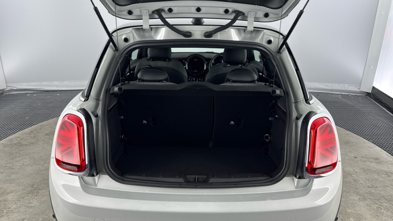 MINI Hatchback 135kW Cooper S Level 2 33kWh 3dr Auto Electric Hatchback